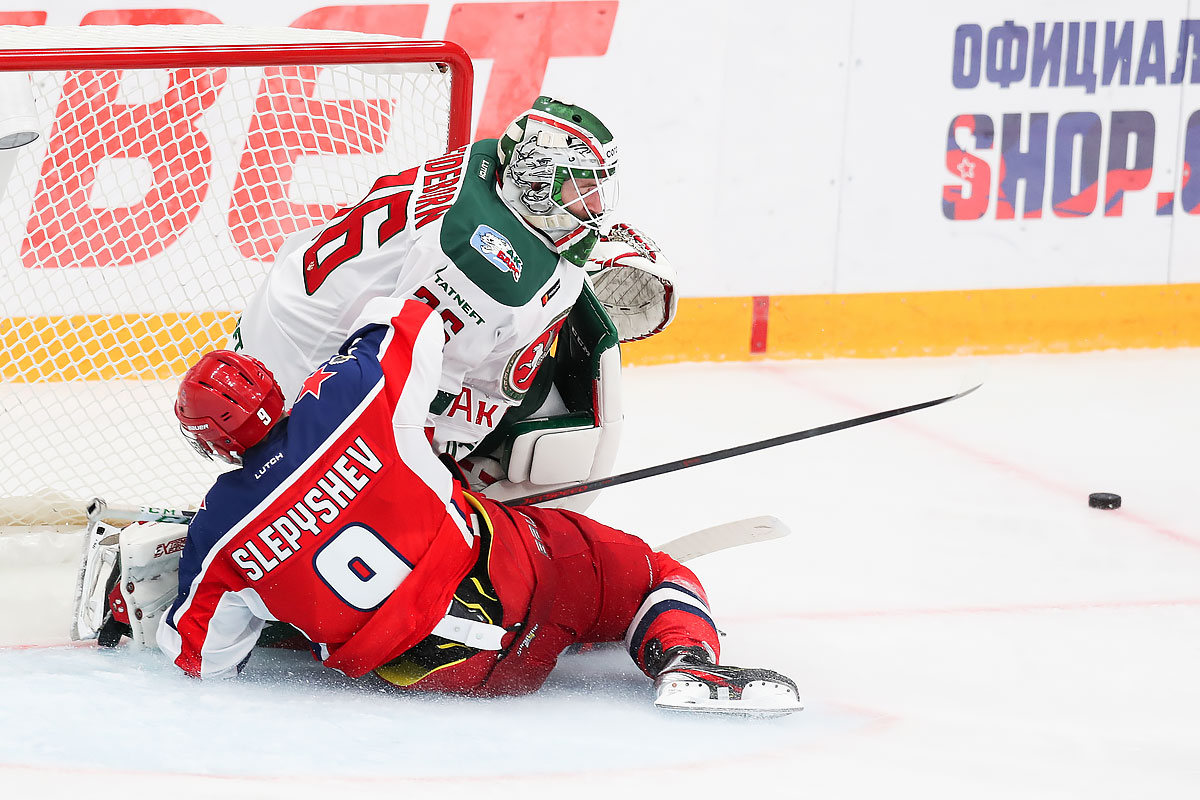 Рейдбеборн против Слепышева. фото: cska-hockey.ru