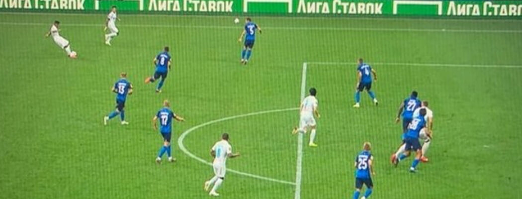 Дзюба забивает из офсайда новичку лиги. Гол засчитан. фото: скриншот