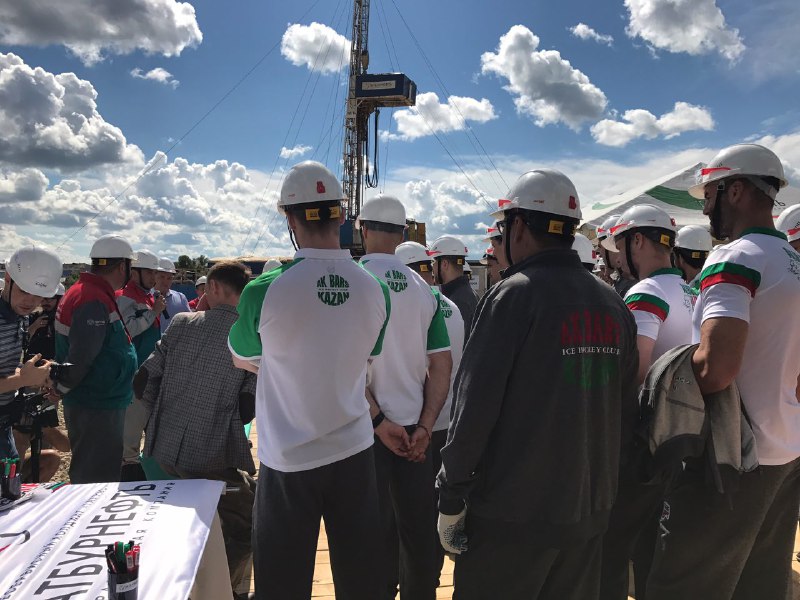 Перед сезоном "Ак Барс" посещал буровую "Татнефти". фото: ak-bars.ru