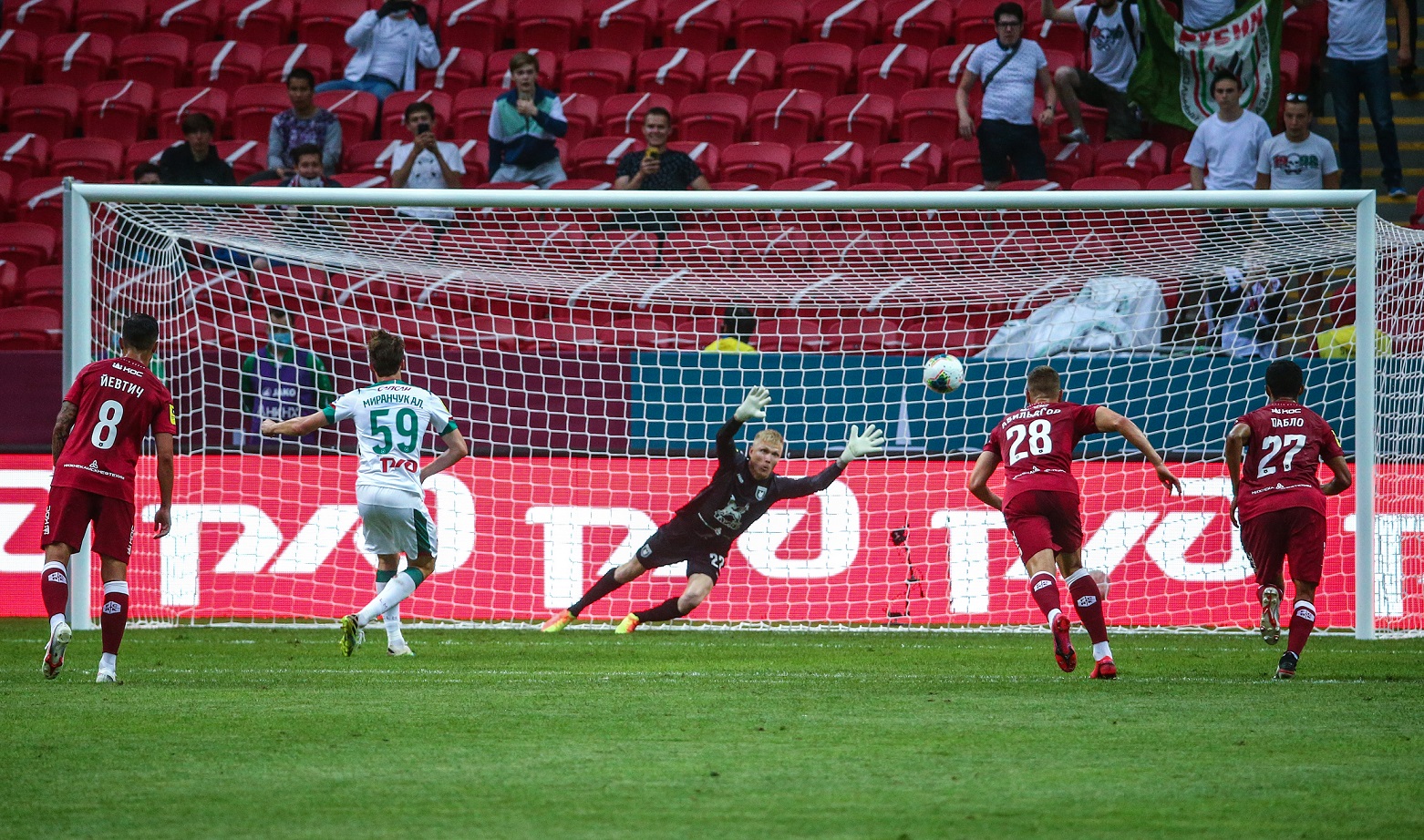 Миранчук оформил дубль, оставив Кварацхелию в тени. фото: пресс-служба ФК "Рубин"