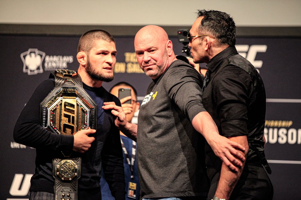 Этот бой отменяли 5 раз. фото: twitter.com